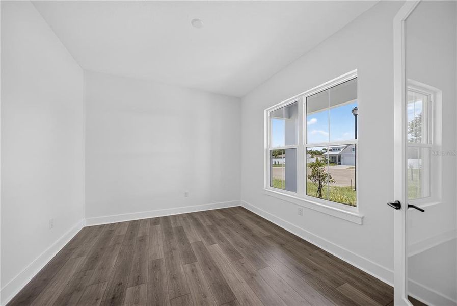 Spacious, unfurnished interior of a new home in Gracewater at Sarasota, Sarasota (Image 41).