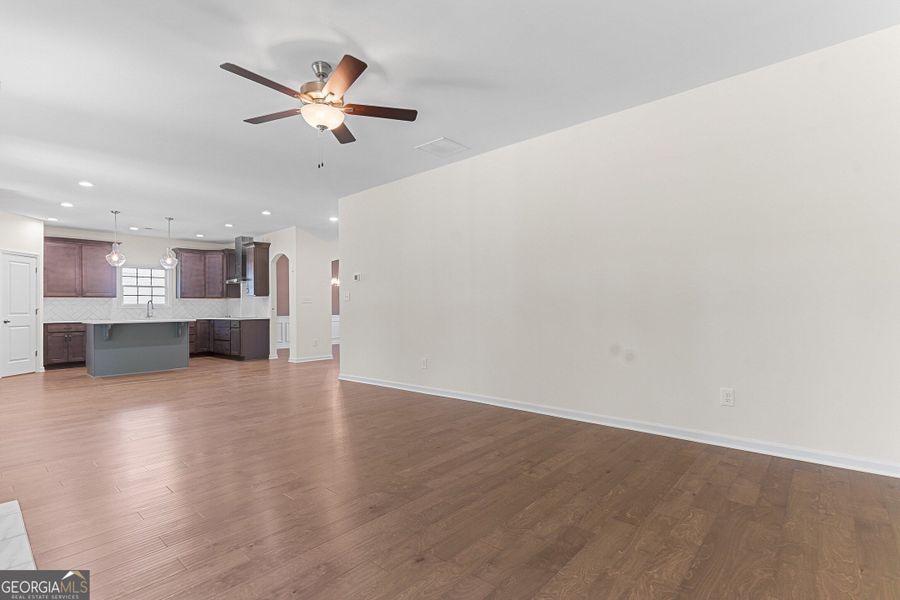 Spacious, unfurnished interior of a new home in Juliette Crossing, Forsyth (Image 89).