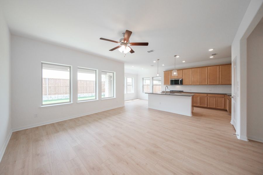 Spacious, unfurnished interior of a new home in Whitewing Trails, Princeton (Image 16).