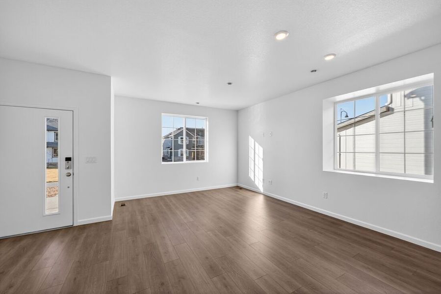 Spacious, unfurnished interior of a new home in Parterre, Thornton (Image 11).