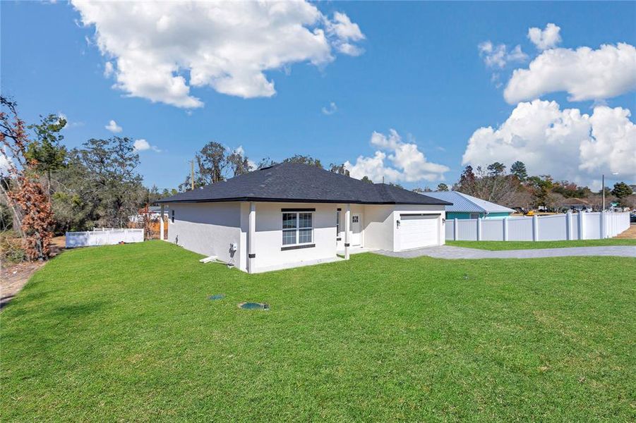 Exterior details and patio area of a home in , Ocala (Image 27).