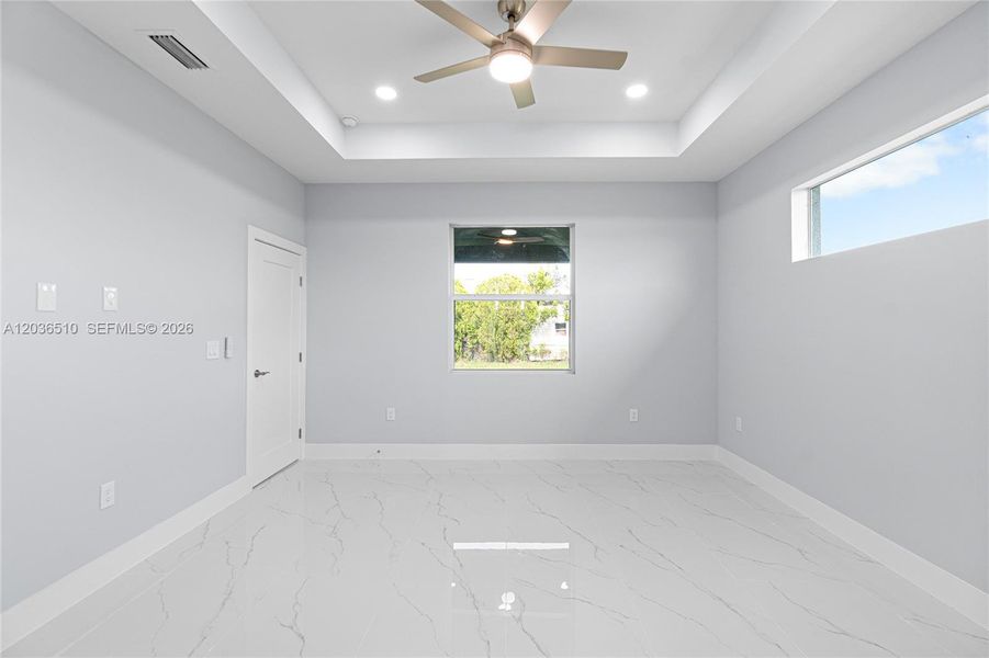 Spacious, unfurnished interior of a new home in , Lehigh Acres (Image 31).