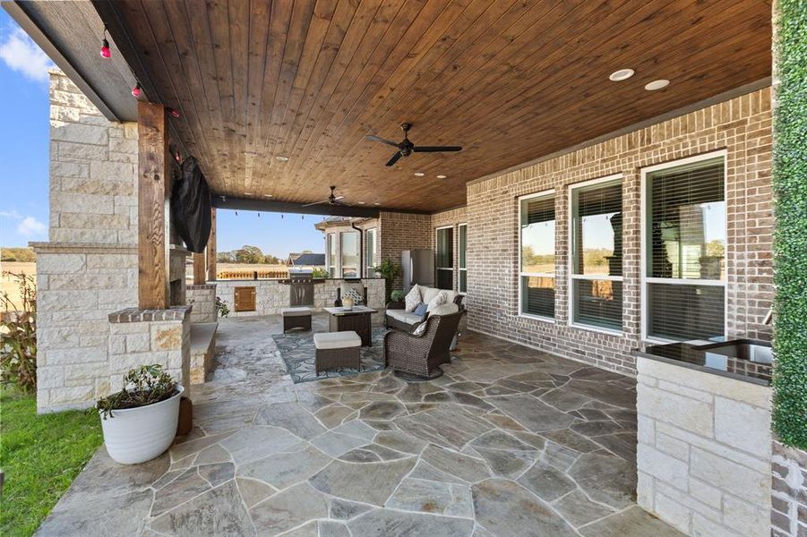 Exterior details and patio area of a home in , Royse City (Image 4).