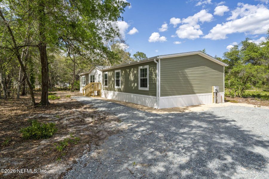 Exterior details and patio area of a home in , Keystone Heights (Image 27).