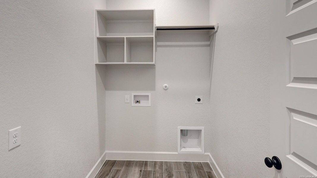 Spacious, unfurnished interior of a new home in Esperanza, Boerne (Image 30).