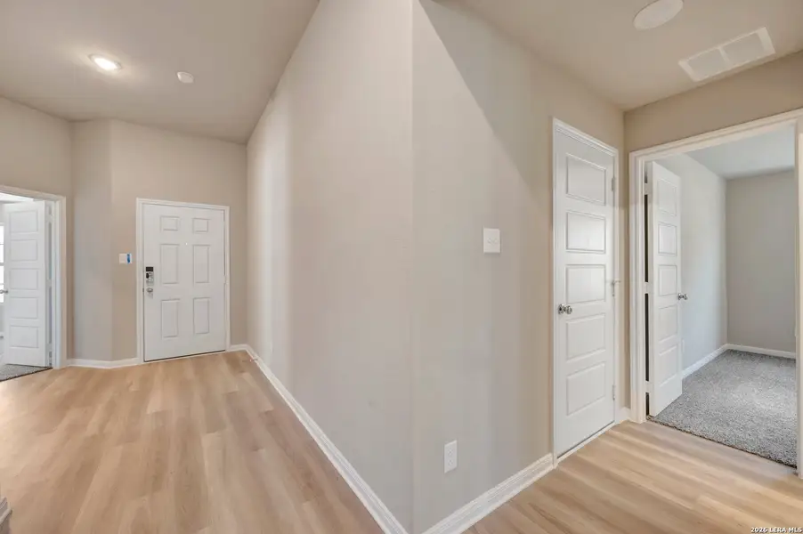 Spacious, unfurnished interior of a new home in Greenspoint Heights, Seguin (Image 32).