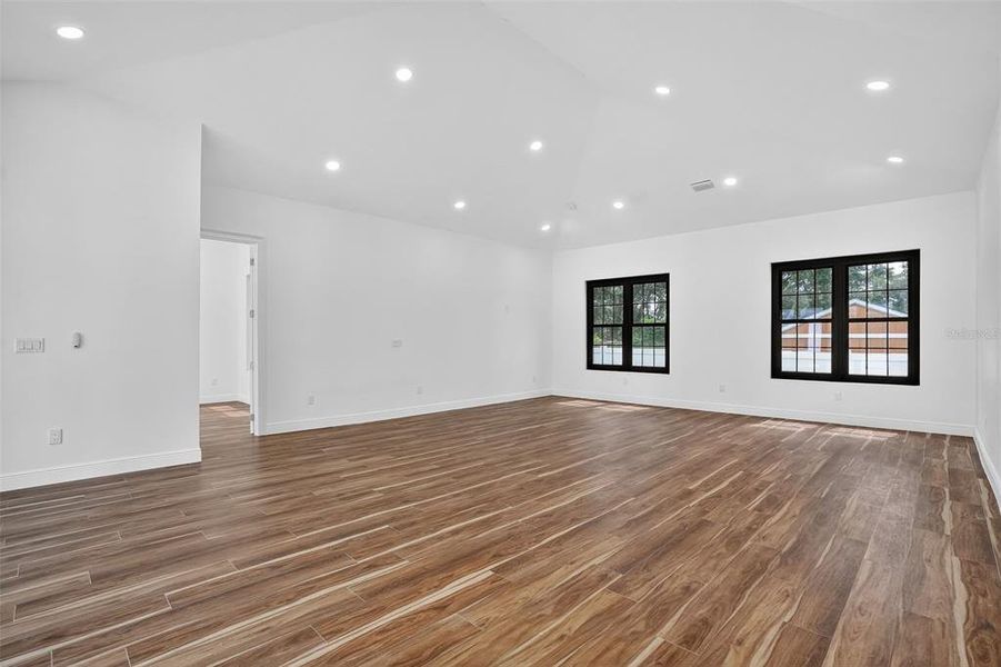 Spacious, unfurnished interior of a new home in , Wesley Chapel (Image 47). Spacious, unfurnished interior of a new home in , Wesley Chapel (Image 47).