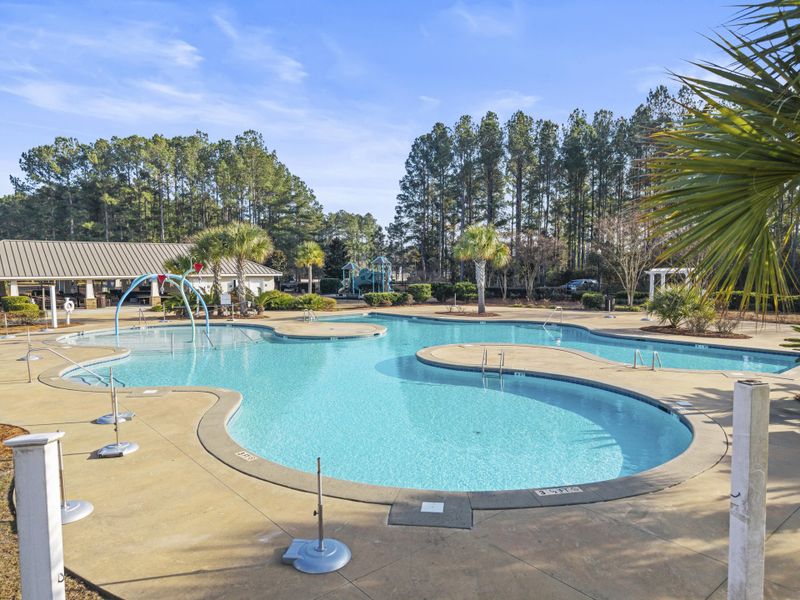 Community amenities in Lindera Preserve at Cane Bay Plantation: Arbor Collection, Summerville (Image 25).