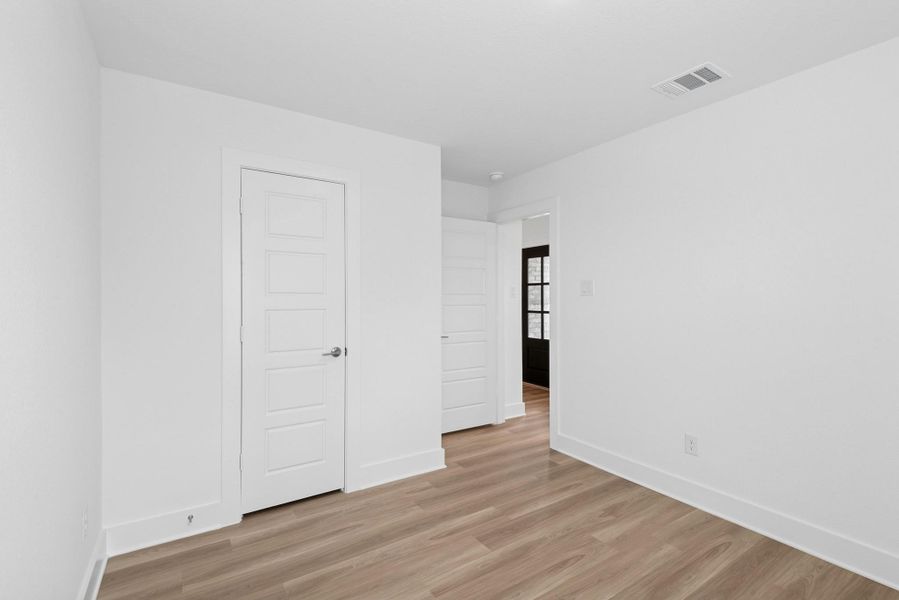 Spacious, unfurnished interior of a new home in Lago Mar, Santa Fe (Image 9). Spacious, unfurnished interior of a new home in Lago Mar, Santa Fe (Image 9).