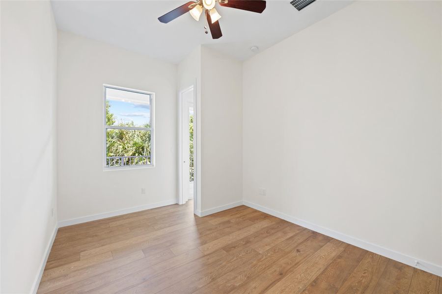 Spacious, unfurnished interior of a new home in , Fort Lauderdale (Image 22).