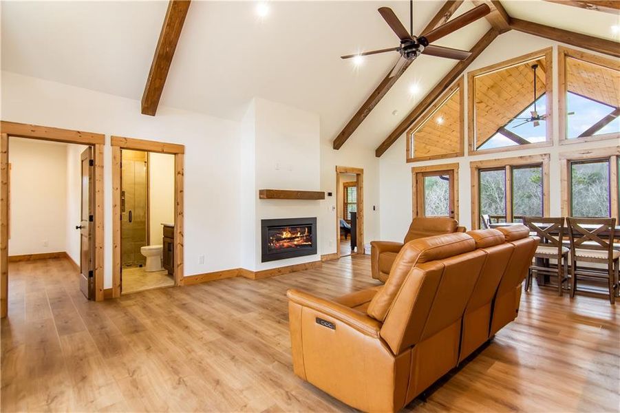 Community amenities in , Talking Rock (Image 46).