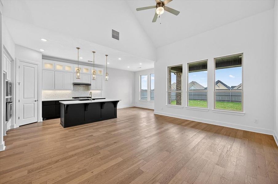 Spacious, unfurnished interior of a new home in Goodland, Venus (Image 22).