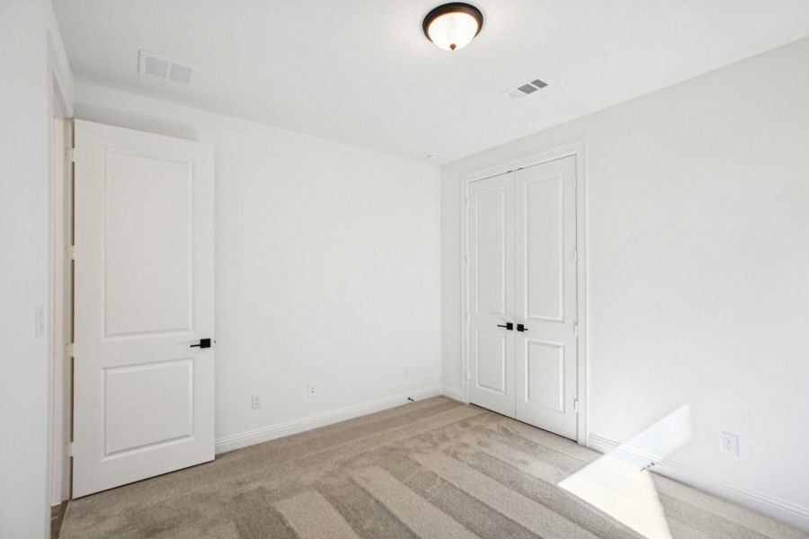 Spacious, unfurnished interior of a new home in Evergreen 50', Conroe (Image 15).