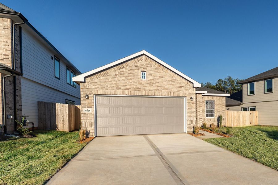 Front exterior of a new home in Cielo, Conroe, TX, highlighting curb appeal (Image 15).
