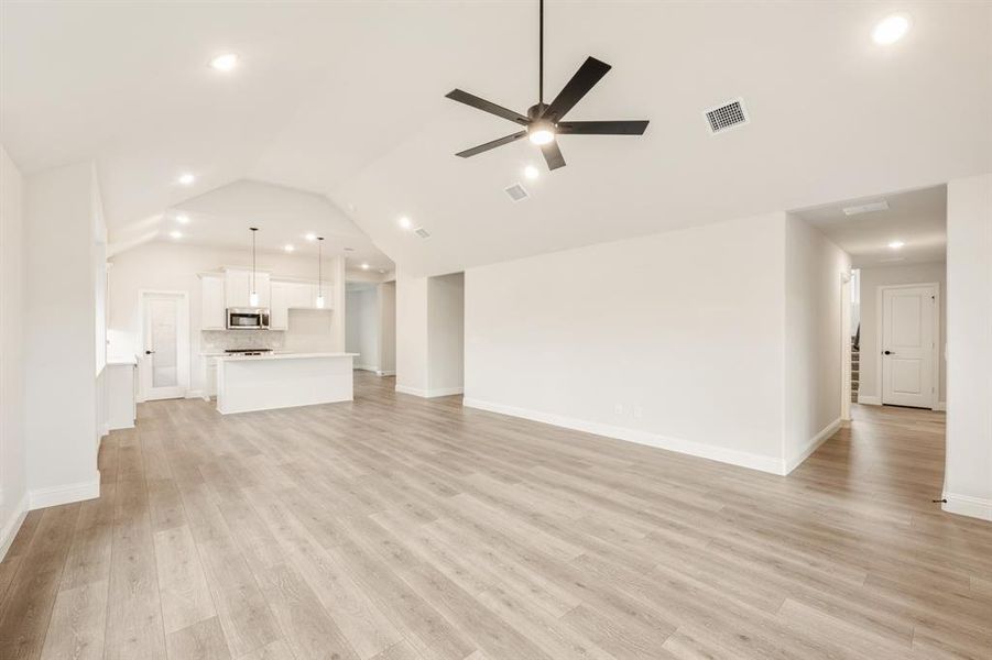 Spacious, unfurnished interior of a new home in Waverly Estates, Nevada (Image 20).