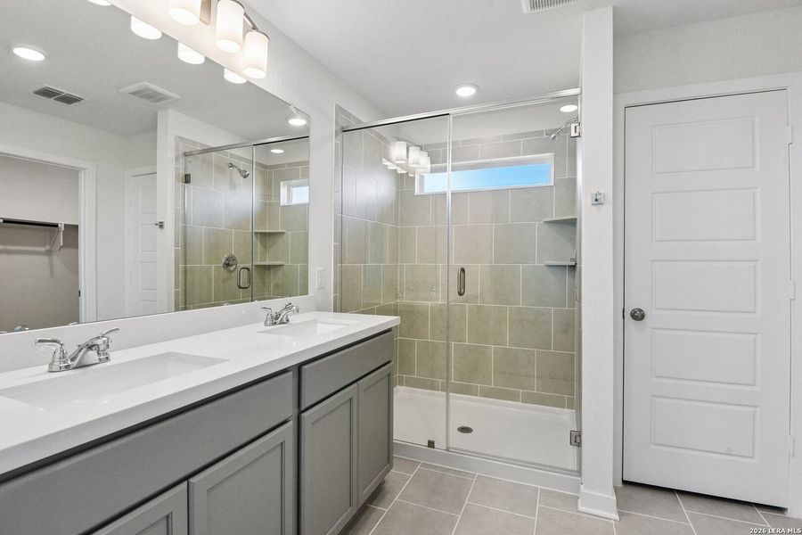 Furnished interior view inside a new home in Arroyo Ranch, Seguin (Image 11).