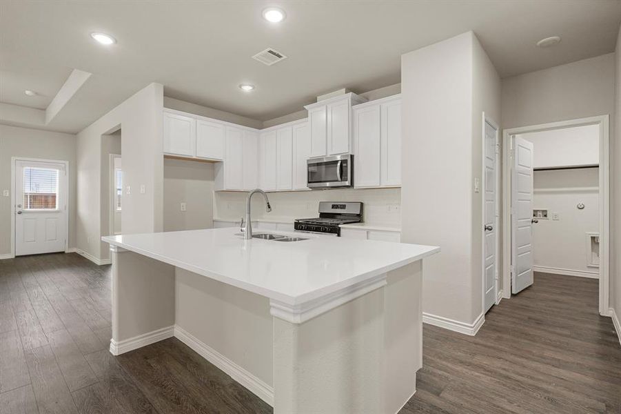 Furnished interior view inside a new home in Rocky Creek Crossing, Fort Worth (Image 7). Furnished interior view inside a new home in Rocky Creek Crossing, Fort Worth (Image 7).