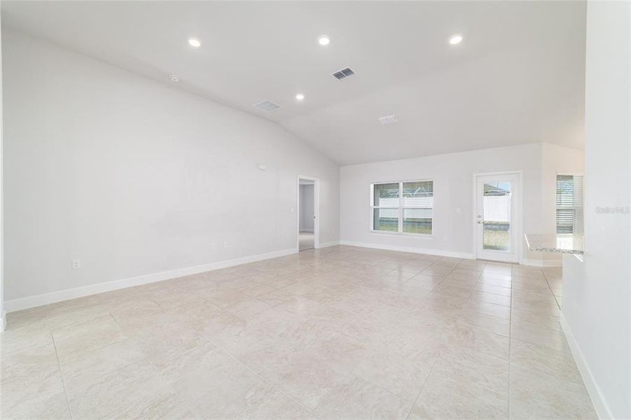 Spacious, unfurnished interior of a new home in Brookhaven, Ocala (Image 48).