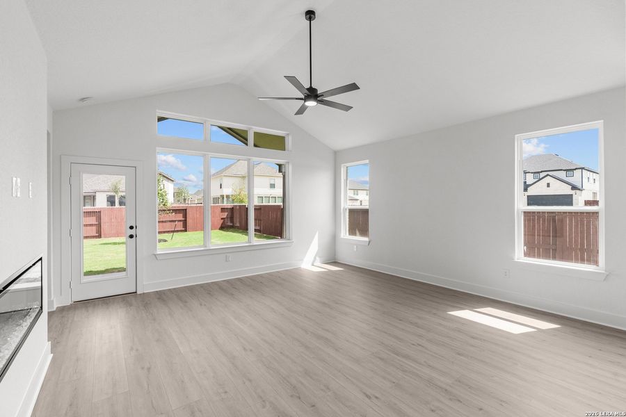 Spacious, unfurnished interior of a new home in Stillwater Ranch, San Antonio (Image 22). Spacious, unfurnished interior of a new home in Stillwater Ranch, San Antonio (Image 22).