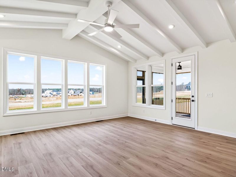 012-1280x960-living-room