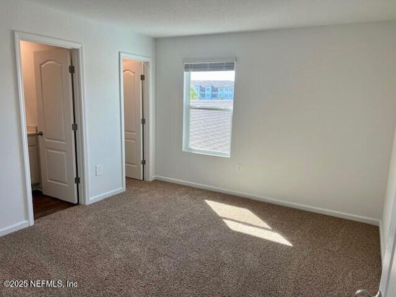 Spacious, unfurnished interior of a new home in Corsair, Middleburg (Image 21).
