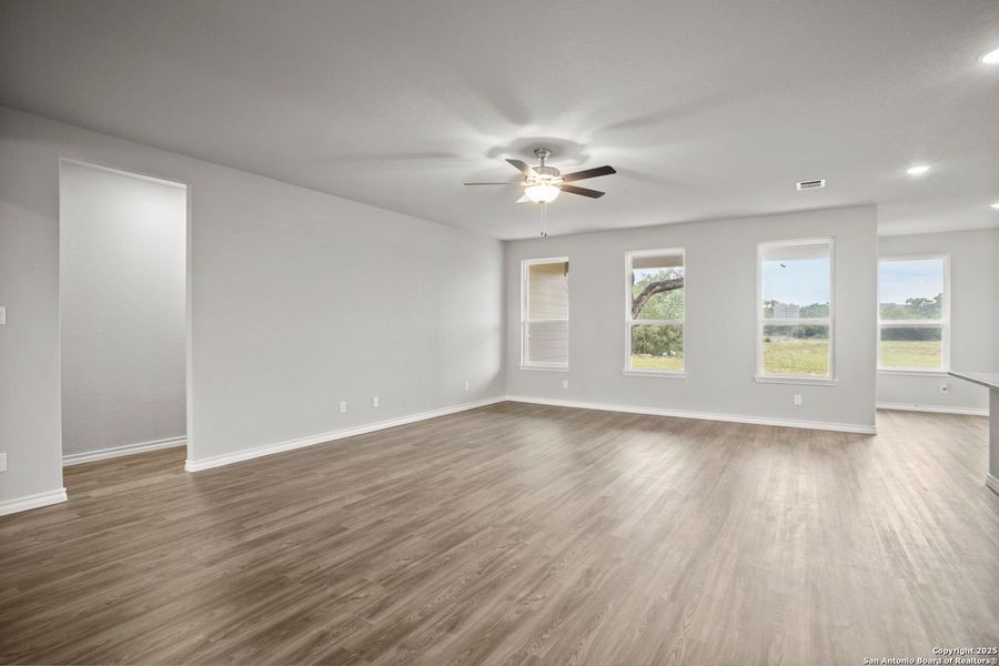 Spacious, unfurnished interior of a new home in Potranco Oaks, Castroville (Image 29).