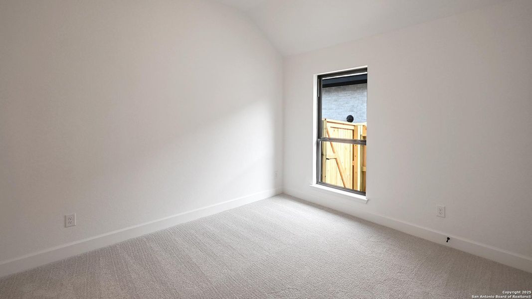 Spacious, unfurnished interior of a new home in Veramendi 60', New Braunfels (Image 12).