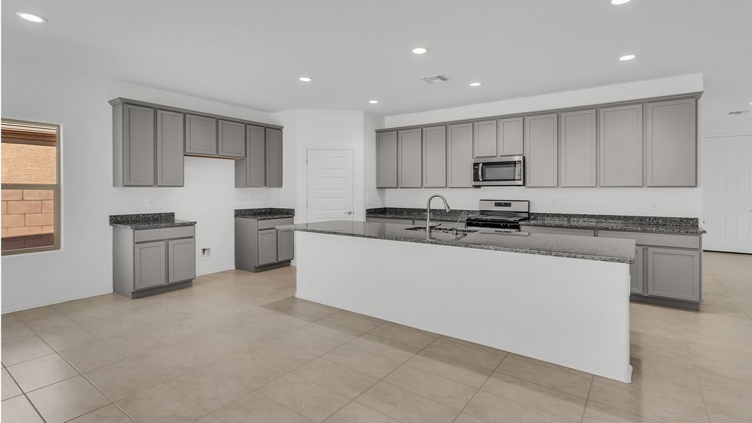 Furnished interior view inside a new home in Sycamore Vista, Vail (Image 10).
