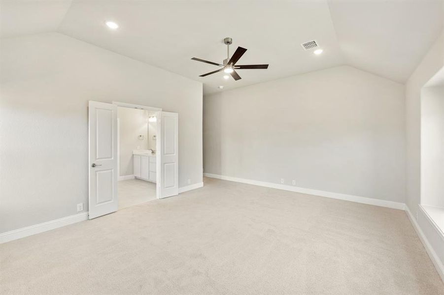 Spacious, unfurnished interior of a new home in Somerset, Mansfield (Image 35).