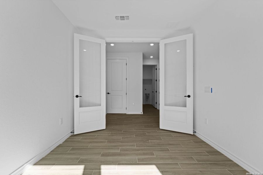 Spacious, unfurnished interior of a new home in Del Webb New Braunfels at Veramendi, New Braunfels (Image 17).