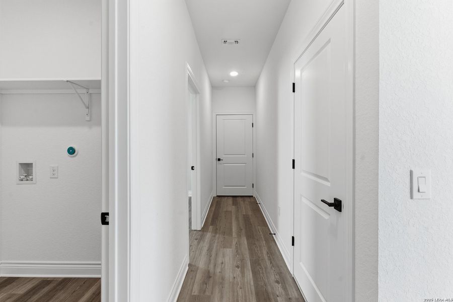 Spacious, unfurnished interior of a new home in Del Webb New Braunfels at Veramendi, New Braunfels (Image 29).