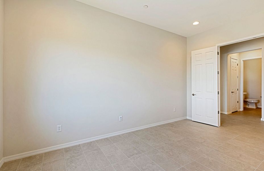 Spacious, unfurnished interior of a new home in Vistoso Canyon Estates, Oro Valley (Image 12).