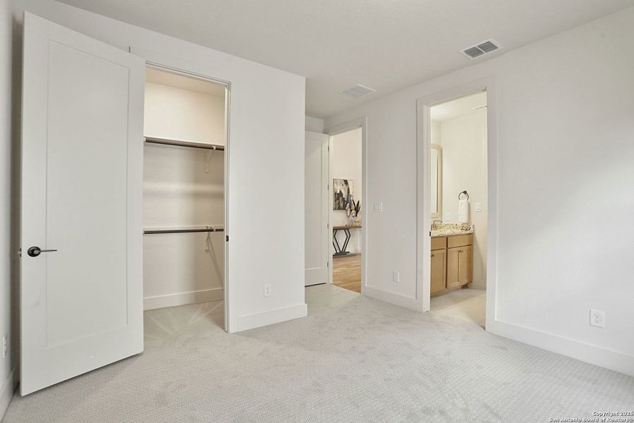 Spacious, unfurnished interior of a new home in Kinder Ranch 70's, San Antonio (Image 21).