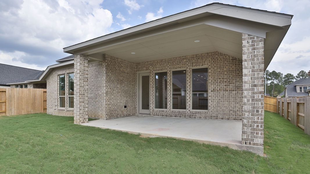 Exterior details and patio area of a home in Woodhavyn, Magnolia (Image 3).