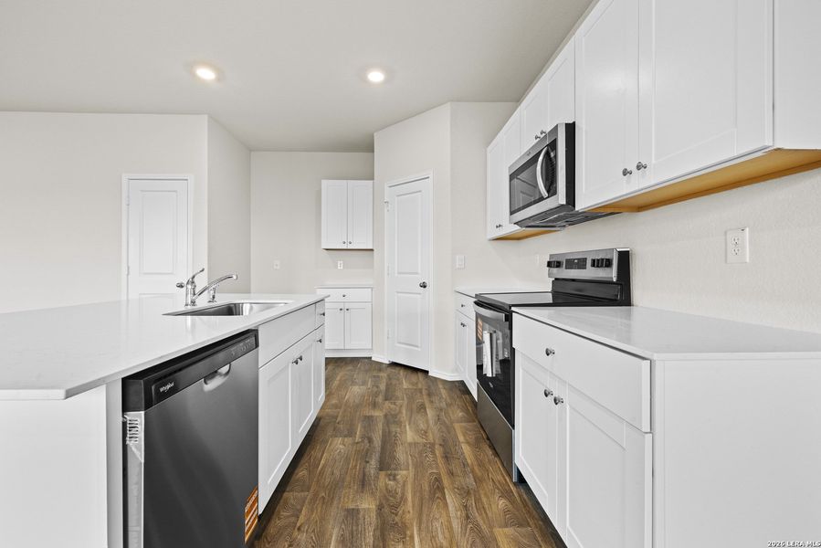 Furnished interior view inside a new home in Winding Creek, New Braunfels (Image 4).