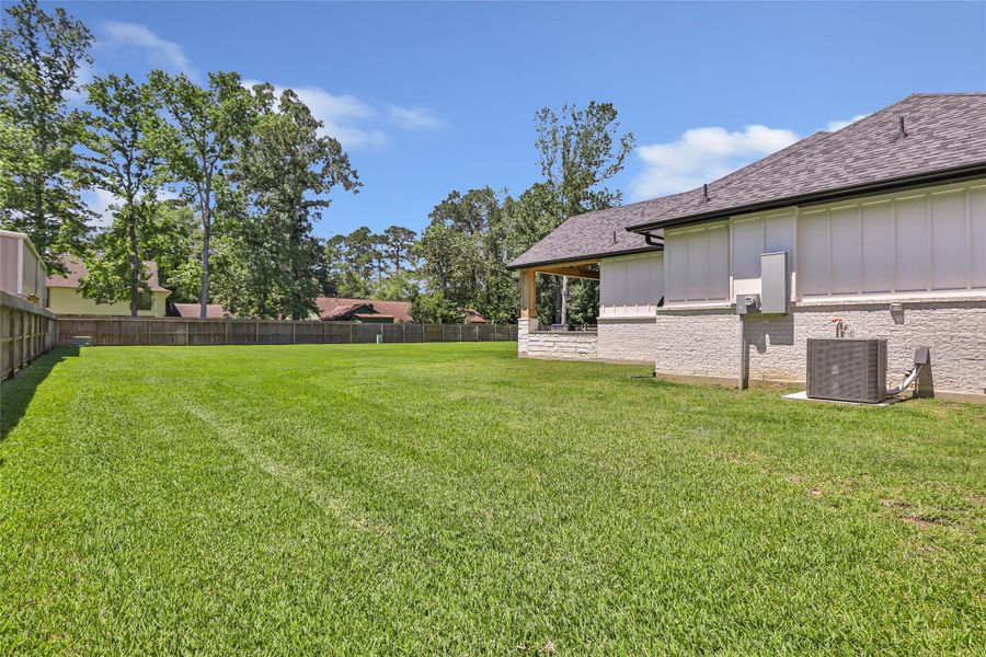 Large Backyard - Fully Fenced