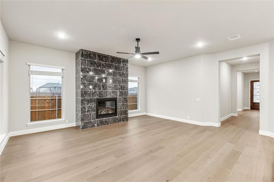 Spacious, unfurnished interior of a new home in The Oaks, Red Oak (Image 27).