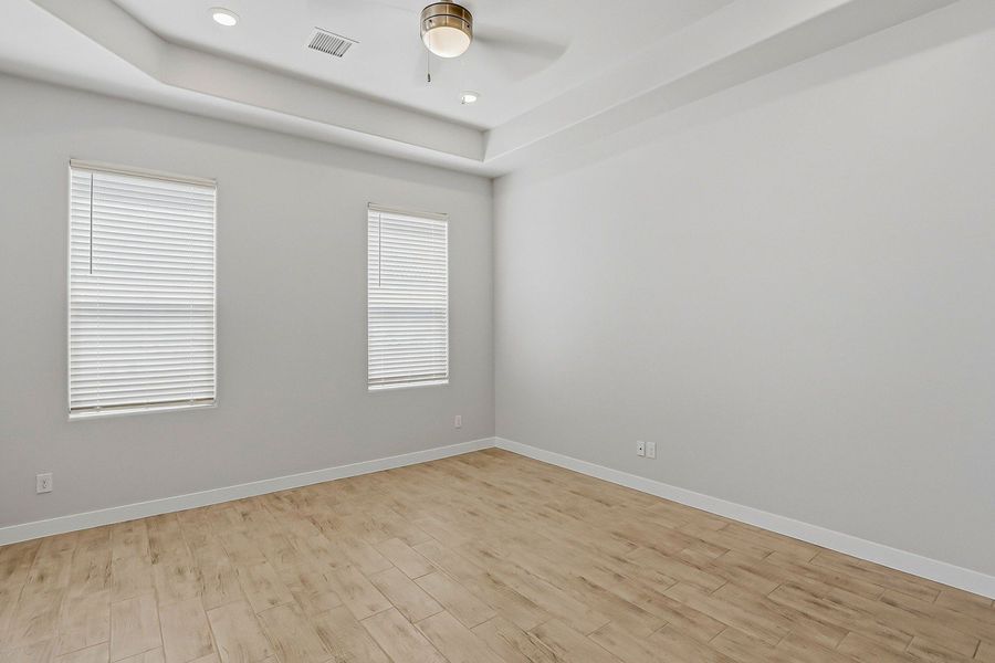 Spacious, unfurnished interior of a new home in Emerald Estates, El Paso (Image 15).