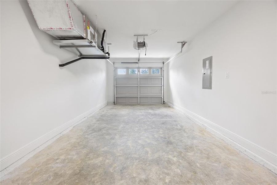 Spacious, unfurnished interior of a new home in , Summerfield (Image 17).