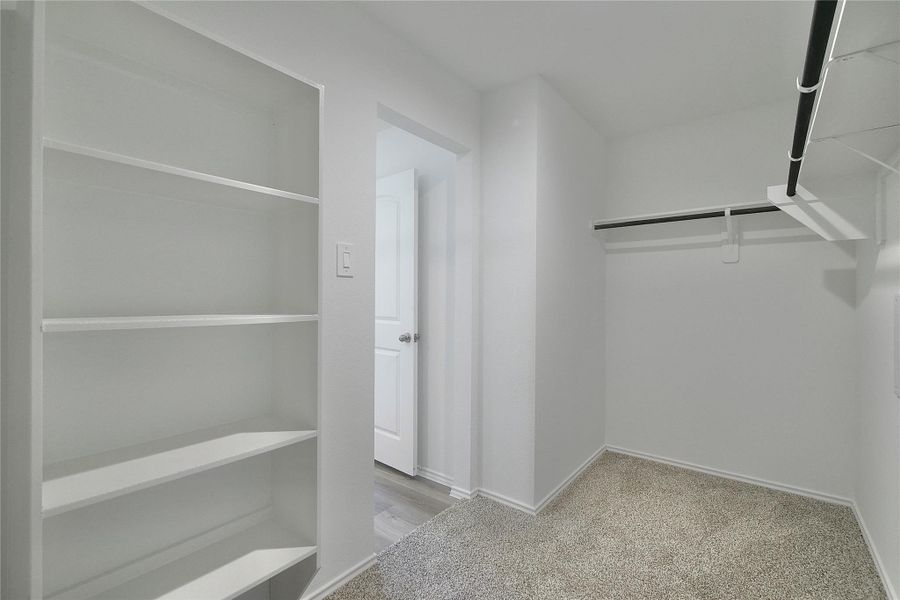 Spacious, unfurnished interior of a new home in Legacy Park, Houston (Image 27).