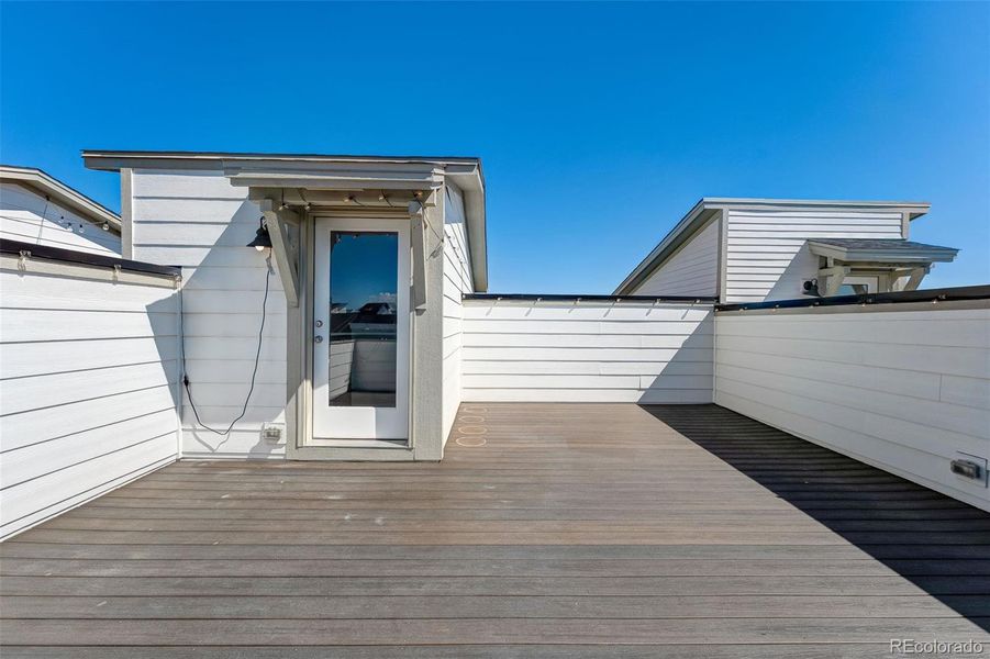 Front exterior of a new home in , Broomfield, CO, highlighting curb appeal (Image 20).