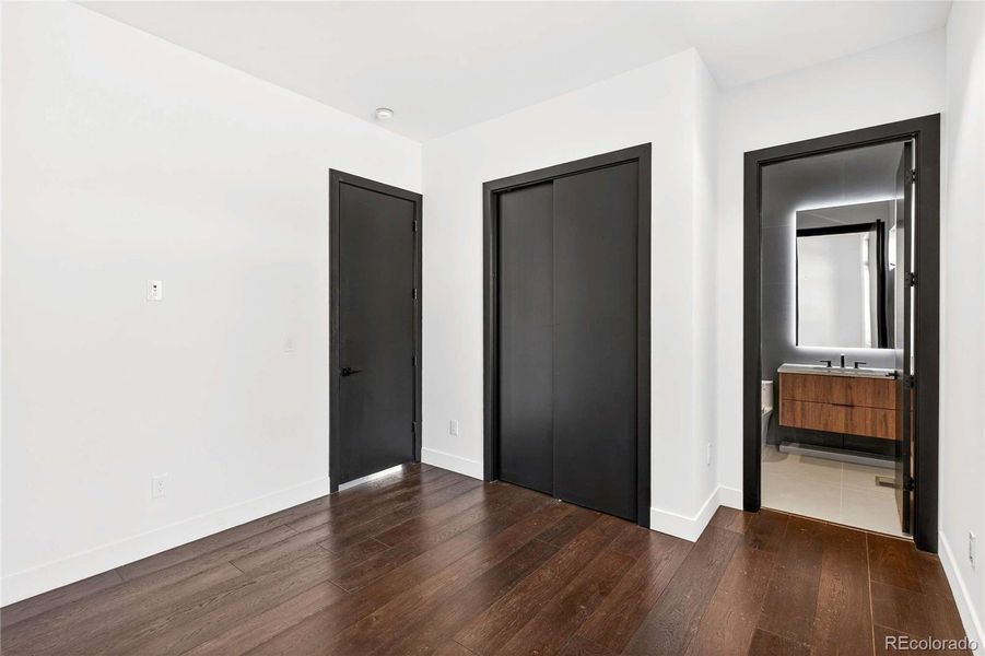 Spacious, unfurnished interior of a new home in , Golden (Image 33).