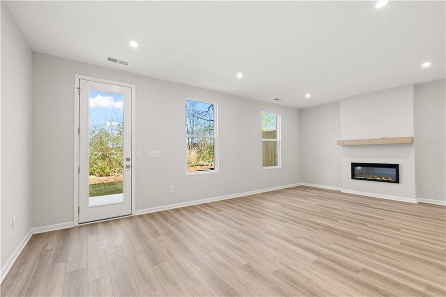 Spacious, unfurnished interior of a new home in Lake Shore, Winder (Image 14).