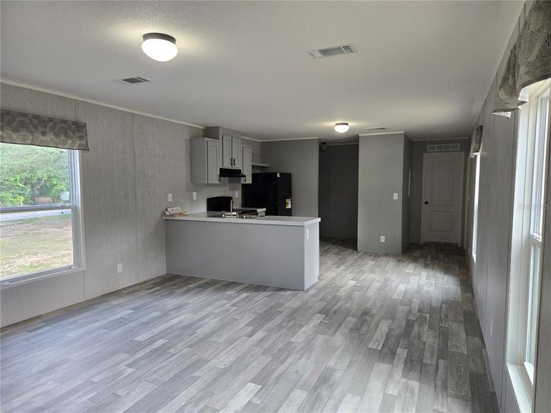 Spacious, unfurnished interior of a new home in , Bronson (Image 10).