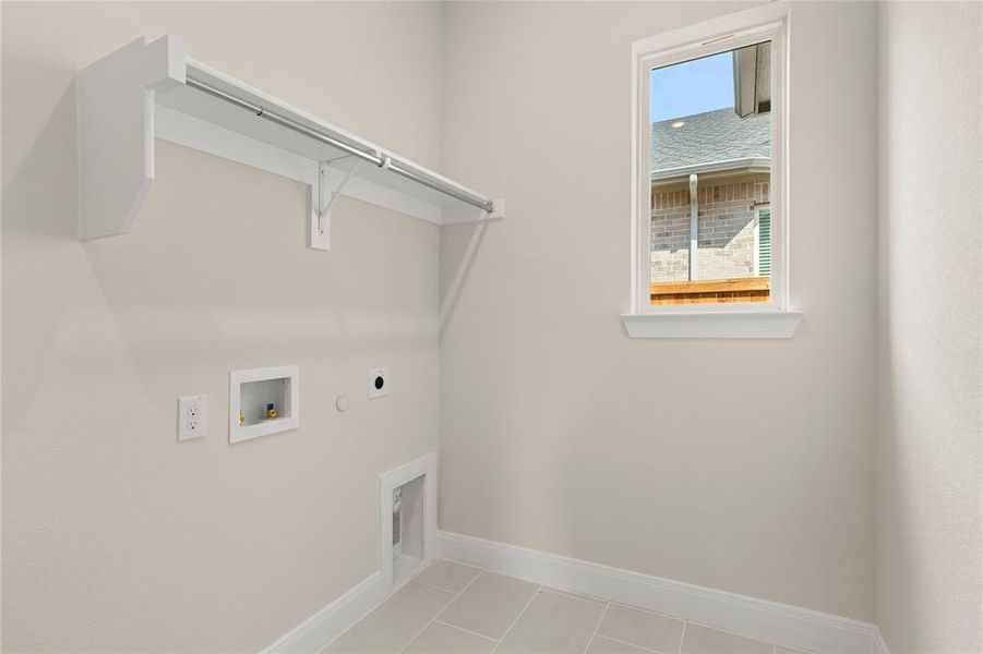 Spacious, unfurnished interior of a new home in Ten Mile Creek, Celina (Image 27).