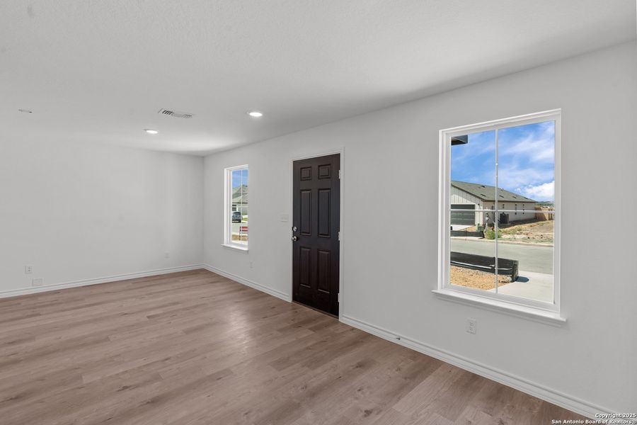 Spacious, unfurnished interior of a new home in Vista Real, Converse (Image 22).
