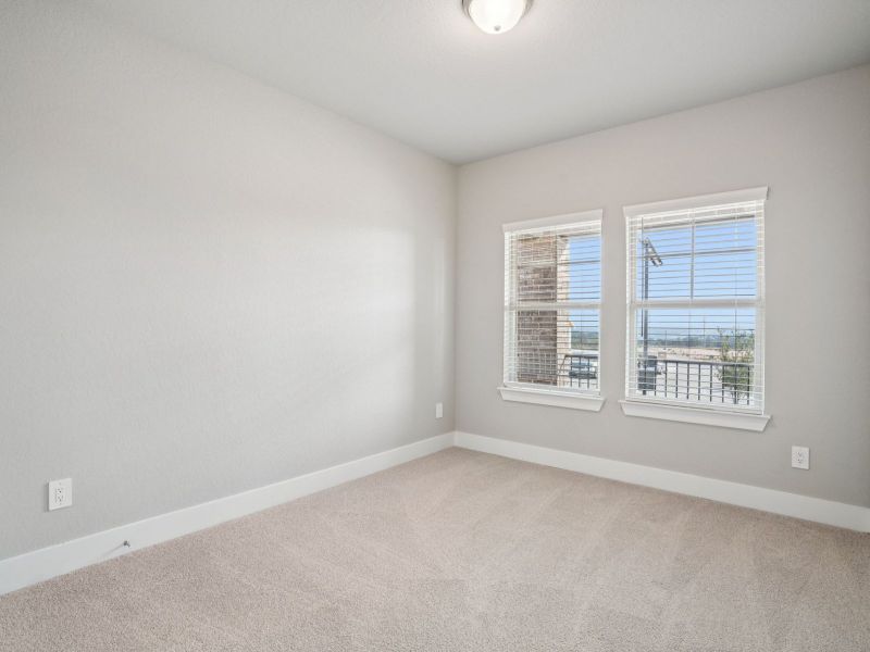 Spacious, unfurnished interior of a new home in Lark Canyon, New Braunfels (Image 26).