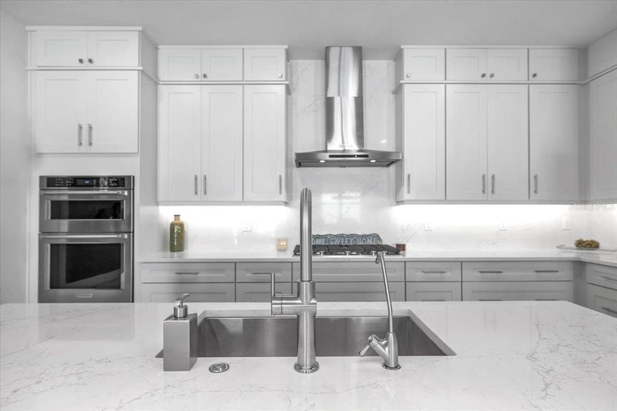 Furnished interior view inside a new home in , Venice (Image 34).