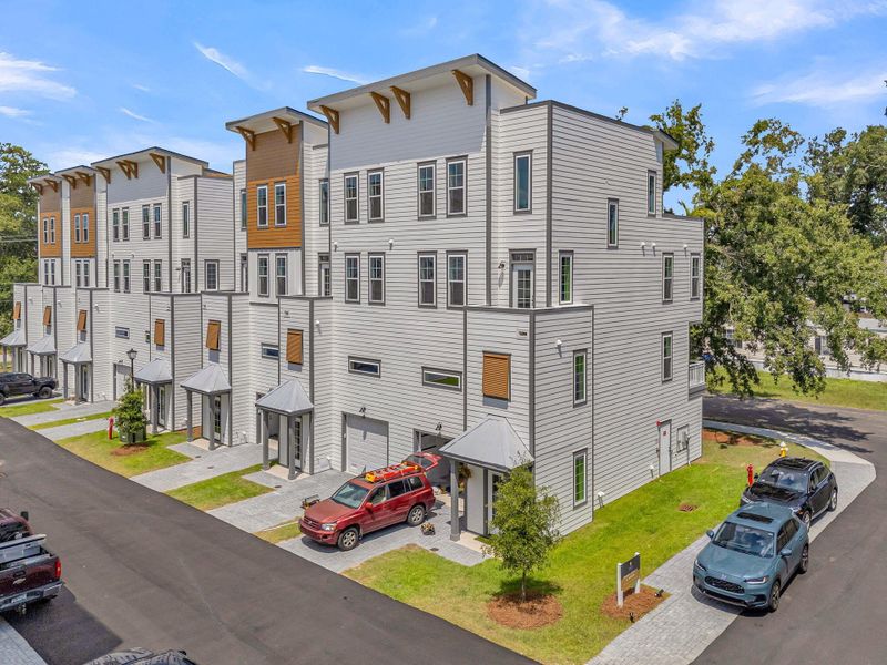 Condo located in North Charleston, SC showcasing its design and architecture (Image 50).