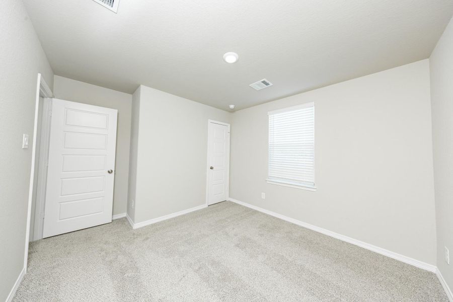 Spacious, unfurnished interior of a new home in Granger Pines, Conroe (Image 12).